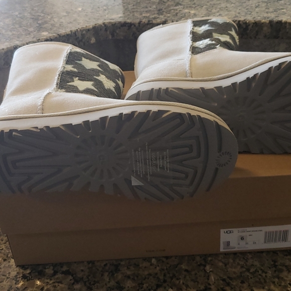 UGGs - Picture 3 of 5